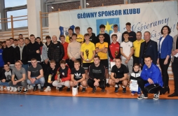 Zdjęcia główne galerii: Halowy Turniej Piłki Nożnej Juniorów pod patronatem Burmistrza Miasta i Gminy Sieniawa, 19.12.2021 r.