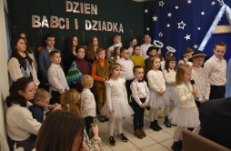 Zdjęcia główne galerii: Dzień Babci i Dzień Dziadka w Wylewie, 31.01.2023 r.
