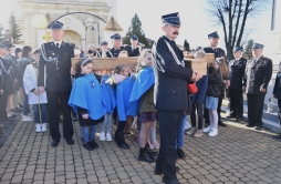 Zdjęcie: Droga krzyżowa ulicami Sieniawy (14).jpg