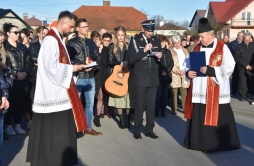 Zdjęcie: Droga krzyżowa ulicami Sieniawy (78).jpg