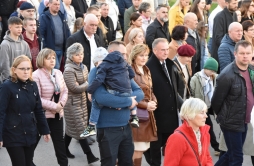 Zdjęcie: Droga krzyżowa ulicami Sieniawy (102).jpg