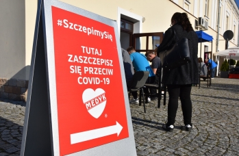 Zdjęcie: Mobilny Punkt Szczepień w Sieniawie 30 września 2021