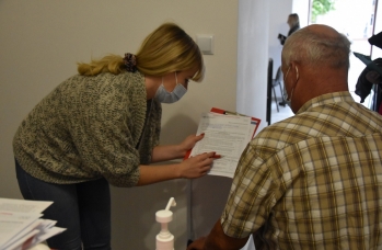 Zdjęcie: Mobilny Punkt Szczepień i punkt spisowy w Sieniawie