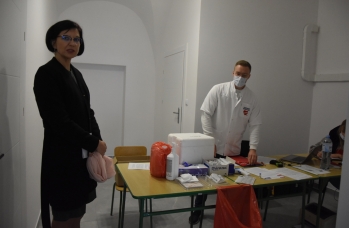 Zdjęcie: Mobilny Punkt Szczepień i punkt spisowy w Sieniawie