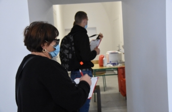 Zdjęcie: Mobilny Punkt Szczepień i punkt spisowy w Sieniawie