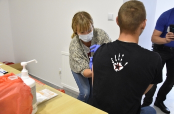 Zdjęcie: Mobilny Punkt Szczepień i punkt spisowy w Sieniawie