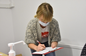 Zdjęcie: Mobilny Punkt Szczepień i punkt spisowy w Sieniawie