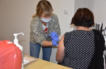 Zdjęcie: Mobilny Punkt Szczepień i punkt spisowy w Sieniawie