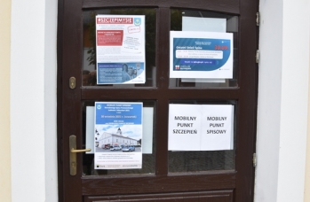 Zdjęcie: Mobilny Punkt Szczepień i punkt spisowy w Sieniawie