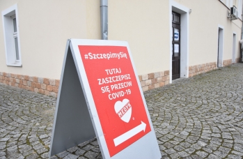 Zdjęcie: Mobilny Punkt Szczepień i punkt spisowy w Sieniawie