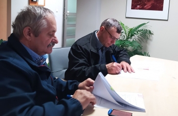 Zdjęcie: podpisanie umowy (5).jpg