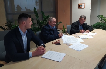 Zdjęcie: podpisanie umowy (8).jpg