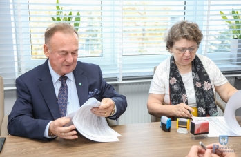 Zdjęcie: podpisanie umowy (1).jpg