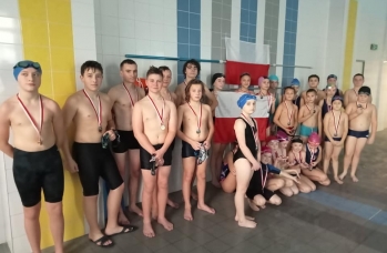 Zdjęcie: pływali dla Niepodległej (1).jpg