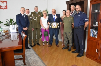 Zdjęcie: Medale MON Jolanta i Mariusz Ożga (17).jpg