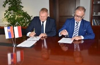 Zdjęcie: podpisanie umowy (4).jpg