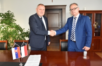 Zdjęcie: podpisanie umowy (7).jpg