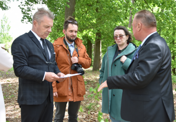 Zdjęcie główne dla: 'Konserwator zabytków Beata Kot z wizytą w Sieniawie' 