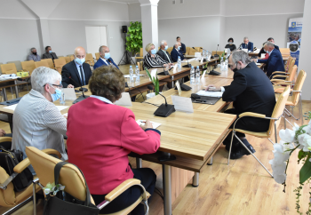 Zdjęcie główne dla: 'Nadzwyczajna, XXIV sesja Rady Miejskiej w Sieniawie, 14 czerwca 2021 r.' 