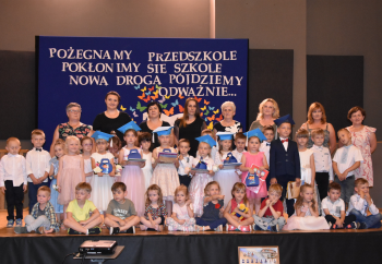 Zdjęcie główne dla: 'Pożegnanie starszych przedszkolaków z Miejskiego Przedszkola w Sieniawie' 