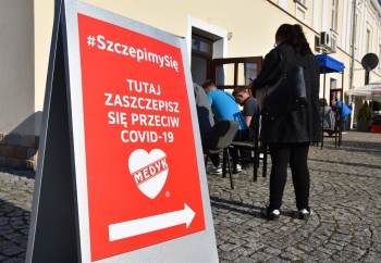 Zdjęcie główne dla: 'Mobilny Punkt Szczepień w Sieniawie już 30 września. To również ostatni dzień, aby dokonać spisu powszechnego' 