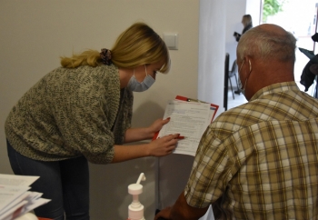 Zdjęcie główne dla: 'Mobilny Punkt Szczepień w Sieniawie. Zapraszamy do godz. 16.00' 