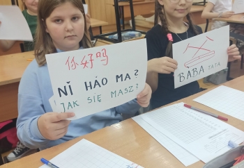Zdjęcie główne dla: 'Podstawy chińskiego i kaligrafia. Ciekawe lekcje w Szkole Podstawowej w Sieniawie'