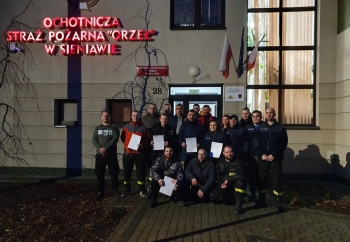 Zdjęcie główne dla: 'Mamy nowych ratowników! Dziesiątka strażaków ukończyła Kurs Kwalifikowanej Pierwszej Pomocy' 