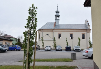 Zdjęcie główne dla: 'Ważne! Zmiana lokalizacji przystanku autobusowego w dniach 16-17 grudnia 2021 r. Prosimy o nieparkowanie samochodów' 