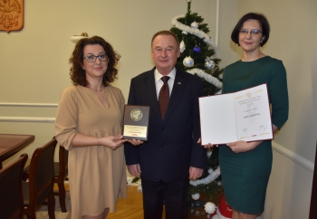 Zdjęcie główne dla: 'Miasto i Gmina Sieniawa „Liderem Aktywności” XXI wieku woj. podkarpackiego - medal i dyplom dla samorządu' 