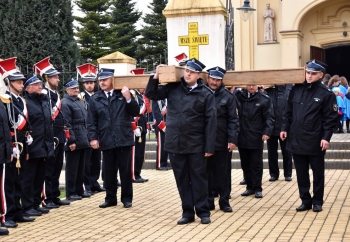 Zdjęcie główne dla: 'Droga krzyżowa ulicami Sieniawy. Wielki Piątek, 15.04.2022 r.' 