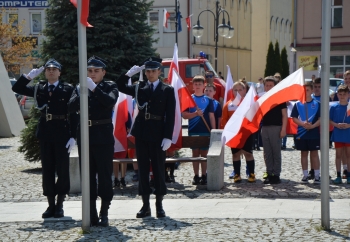 Zdjęcie główne dla: 'Święto Flagi Rzeczypospolitej Polskiej w Sieniawie, 2 maja 2022 r.' 