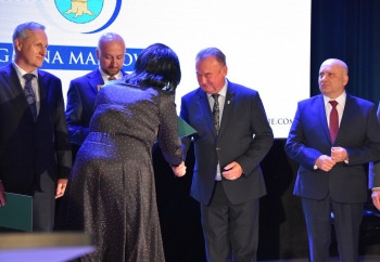 Zdjęcie główne dla: 'Podkarpacka Nagroda Samorządowa - Burmistrz Miasta i Gminy Sieniawa Adam Woś odebrał nominację' 