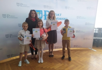 Zdjęcie główne dla: 'Dmytro Timofeev z SP w Rudce zajął II miejsce w pierwszej kat. wiekowej w konkursie plastycznym zorganizowanym przez KRUS' 