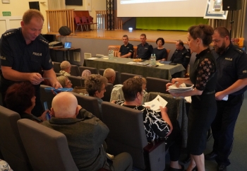 Zdjęcie główne dla: '„Fałszywy telefon – zagrożone oszczędności” – spotkanie z seniorami w „Sokole”' 