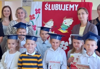 Zdjęcie główne dla: 'Pasowanie na ucznia w Szkole Podstawowej w Czerwonej Woli' 