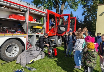 Zdjęcie główne dla: 'Spotkanie ze strażakami z OSP Sieniawa w Szkole Podstawowej w Wylewie'