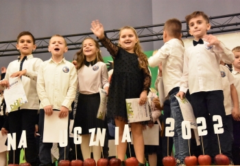 Zdjęcie główne dla: 'Uroczystość pasowania na ucznia dzieci z SP w Sieniawie w CKSiR 