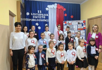 Zdjęcie główne dla: 'Akademia z okazji Narodowego Święta Niepodległości w SP w Wylewie' 