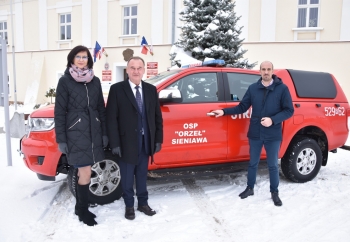 Zdjęcie główne dla: 'Strażacy z Sieniawy mają nowy wóz' 