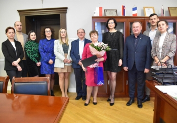 Zdjęcie główne dla: 'Zastępca kierownika USC w Sieniawie Stanisława Napora przechodzi na emeryturę' 