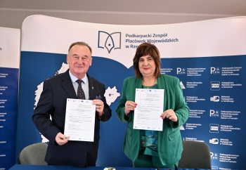 Zdjęcie główne dla: 'Burmistrz podpisał umowę na realizację projektu pn. „RaP STEAM- robotyka i programowanie w szkołach podstawowych z terenu województwa podkarpackiego”' 