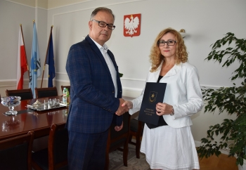 Zdjęcie główne dla: 'Powierzenie stanowiska zastępcy skarbnika Miasta i Gminy Sieniawa pani Bogusławie Mazurkiewicz' 