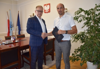 Zdjęcie główne dla: 'Eryk Ceglak nowym prezesem spółki Gospodarka Komunalna w Sieniawie' 