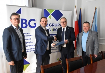 Zdjęcie główne dla: 'BUDOWA SIECI KANALIZACJI SANITARNEJ PODCIŚNIENIOWEJ W M. RUDKA - ETAP I' 