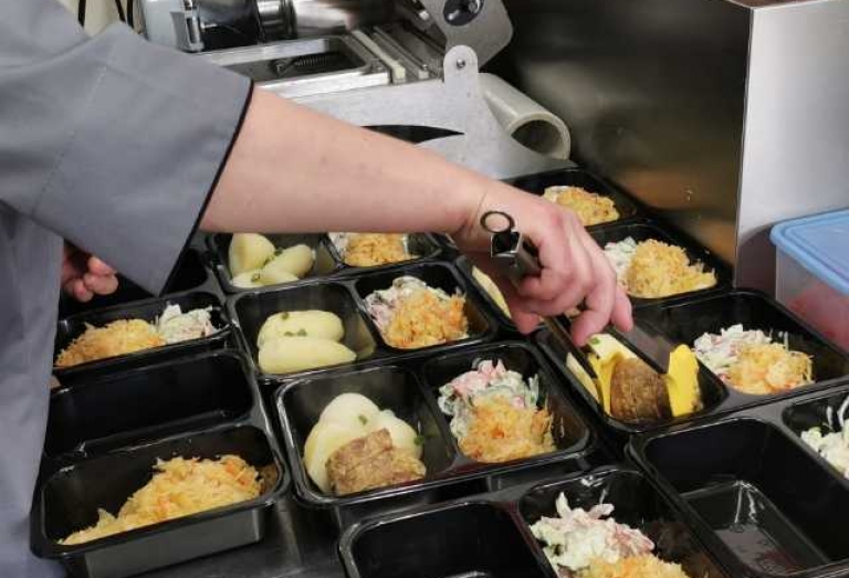 Zdjęcie główne newsa: Ciepłe posiłki dla potrzebujących mieszkańców