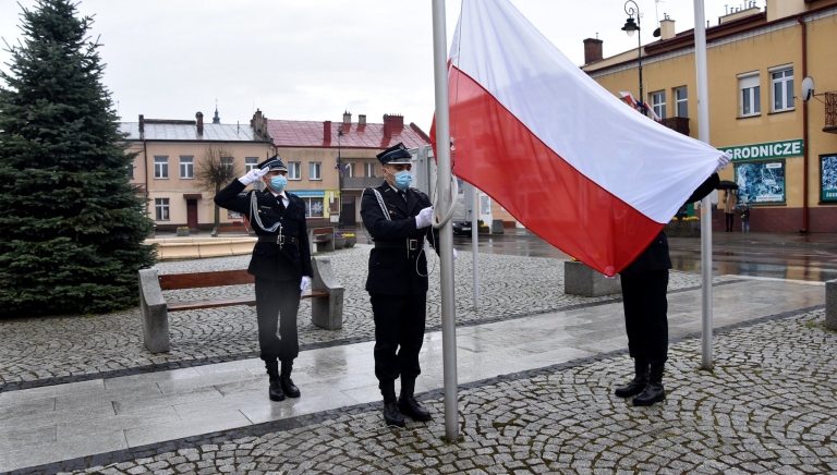 Zdjęcie główne newsa: Samorządowcy, strażacy, harcerze i mieszkańcy Sieniawszczyzny uczcili Dzień Flagi Rzeczypospolitej Polskiej