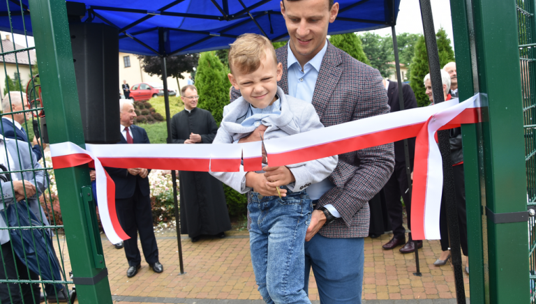 Zdjęcie główne newsa: Nowy plac zabaw z siłownią już otwarty!