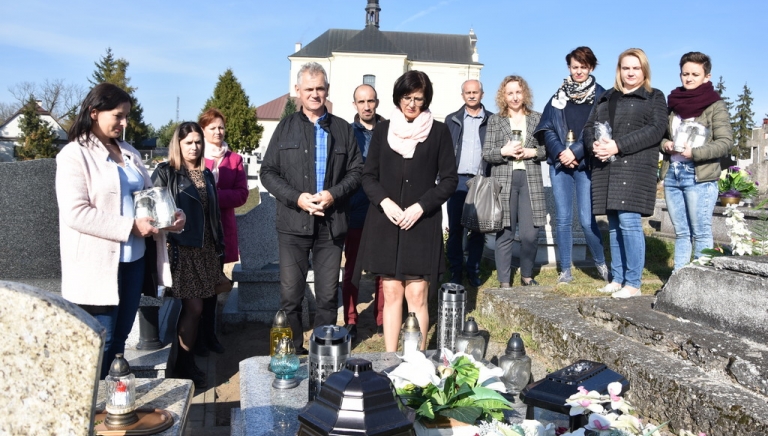 Zdjęcie główne newsa: Pamiętamy o zmarłych pracownikach i zasłużonych dla sieniawskiej ziemi