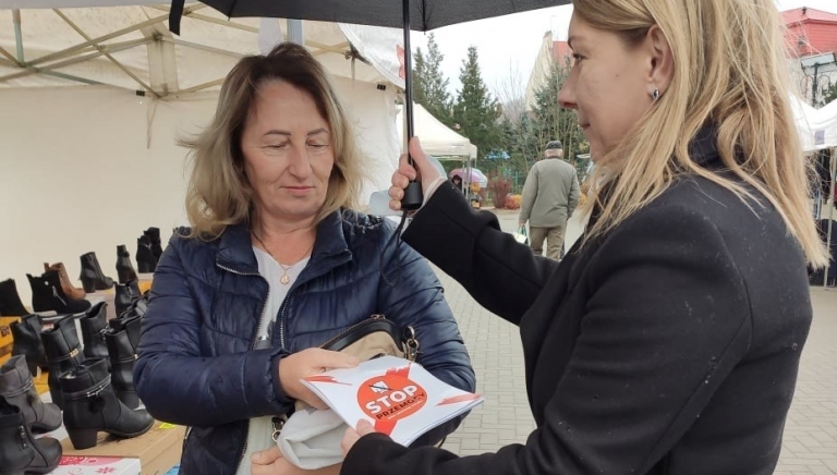 Zdjęcie główne newsa: Kampania „19 dni przeciwko przemocy i krzywdzeniu dzieci i młodzieży” - akcja informacyjna na ulicach Sieniawy